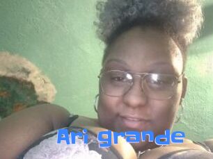 Ari_grande