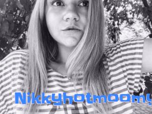 Nikkyhotmoomy